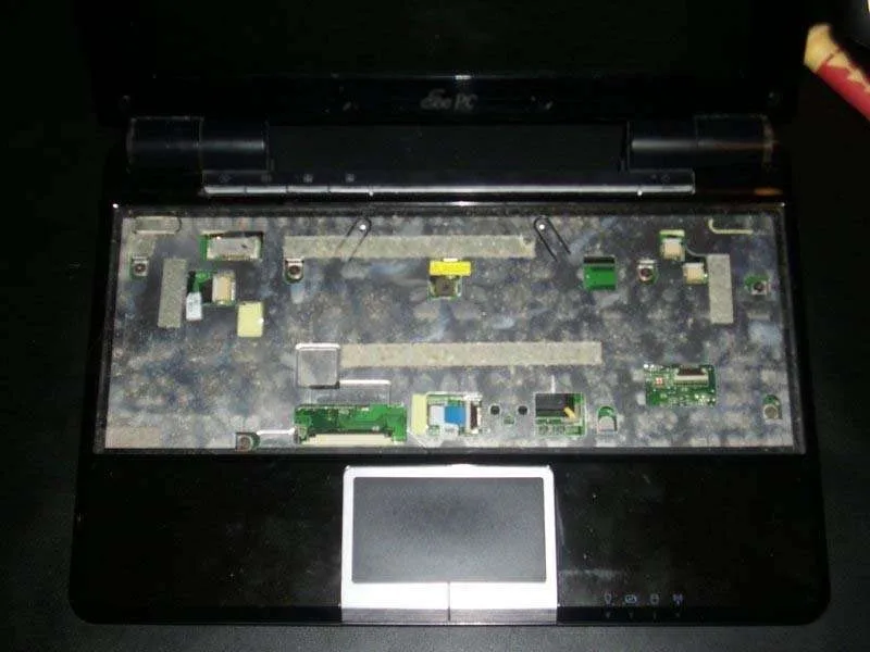 Hướng Dẫn Cách Tháo Rời Phần Dưới Của Asus Eee PC 1000HE