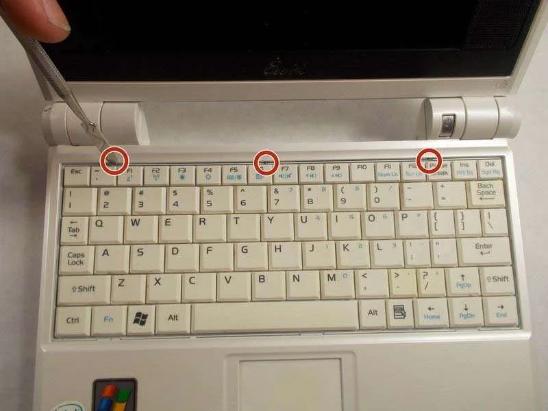 Hướng Dẫn Cách Thay Bàn Phím ASUS EEE PC701SD-WHI004X Tại Nhà