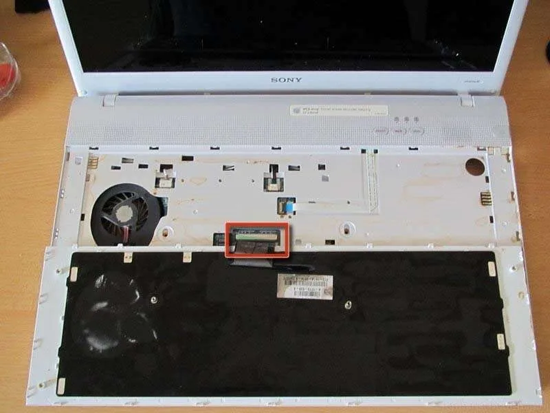 Hướng Dẫn Cách Thay Bàn Phím Laptop Sony VAIO VPCEC1M1E