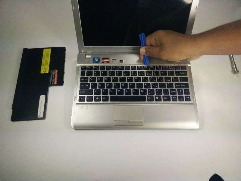 Hướng Dẫn Cách Thay Bàn Phím Sony Vaio PCG-31311L Chỉ Mất 2 Phút