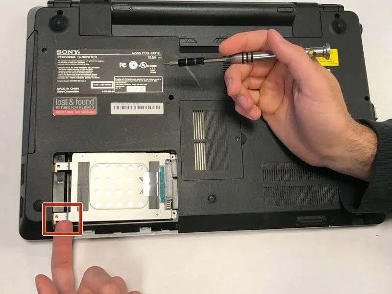 Hướng Dẫn Cách Thay Ổ Cứng Laptop Sony Vaio VPCF2390X