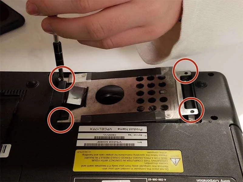 Hướng Dẫn Cách Thay Ổ Cứng Sony Vaio VPCEL17FX Đơn Giản