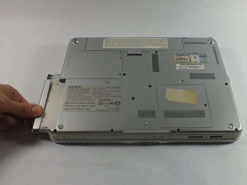 Hướng Dẫn Cách Thay Ổ Đĩa CD Trên Sony VAIO PCG-3E2L Đơn Giản