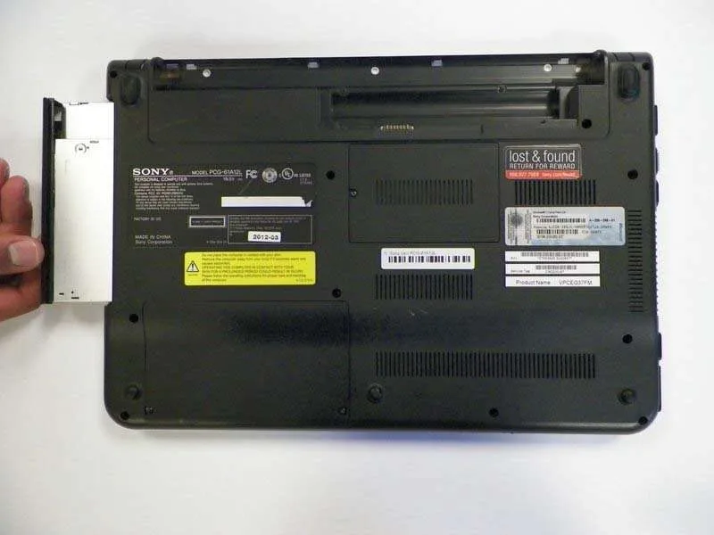 Hướng Dẫn Cách Thay Ổ Đĩa Quang Laptop Sony Vaio VPCEG37FM