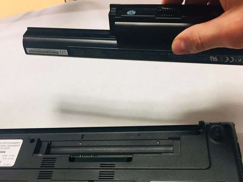 Hướng Dẫn Cách Thay Pin laptop Sony Vaio VPCEA3C5E