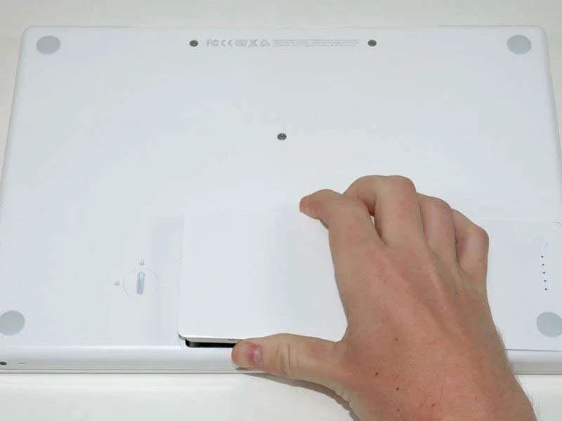 Hướng Dẫn Cách Thay RAM Cho MacBook Core 2 Duo Đơn Giản