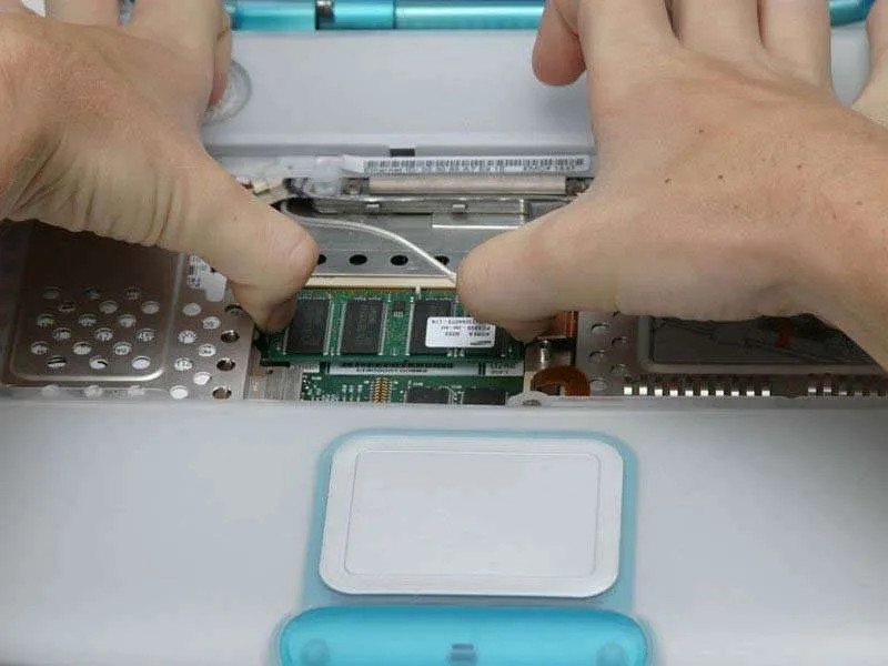 Hướng Dẫn Cách Thay RAM Laptop iBook G3 Clamshell