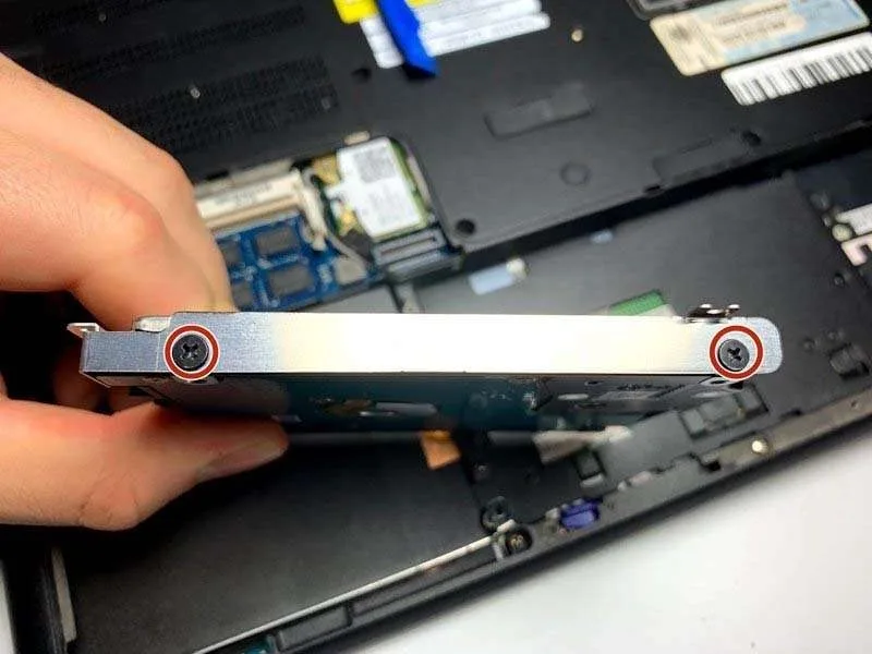 Hướng Dẫn Cách Thay Thế Ổ Cứng Sony Vaio PCG-41216L Đơn Giản