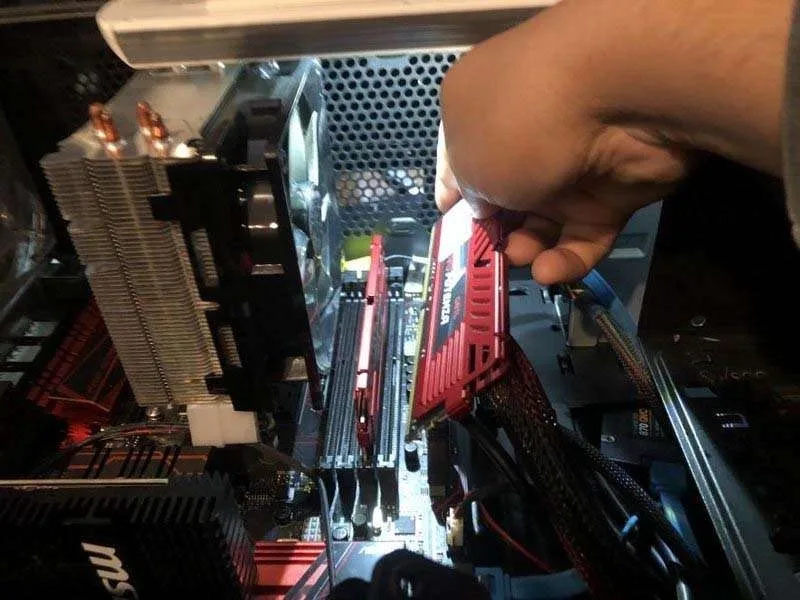 Hướng Dẫn Cách Thay Thế RAM Cho Máy Tính CyberSeriesPC C-Series