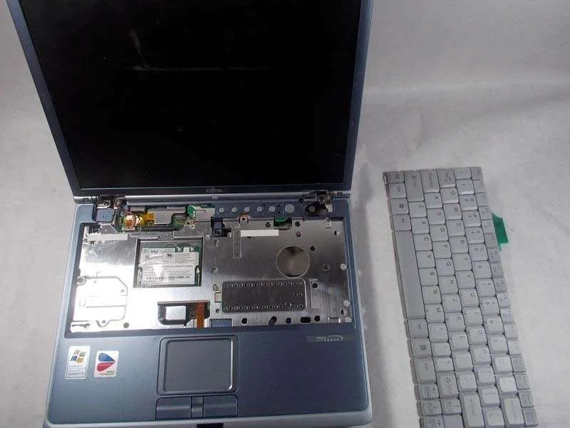 Hướng Dẫn Thay Bộ Chuyển Đổi PCI trên Fujitsu Lifebook S6120