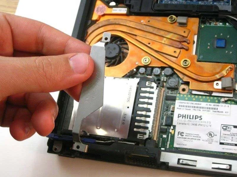 Hướng Dẫn Thay Cổng Mini-PCI trên Laptop IBM ThinkPad T42