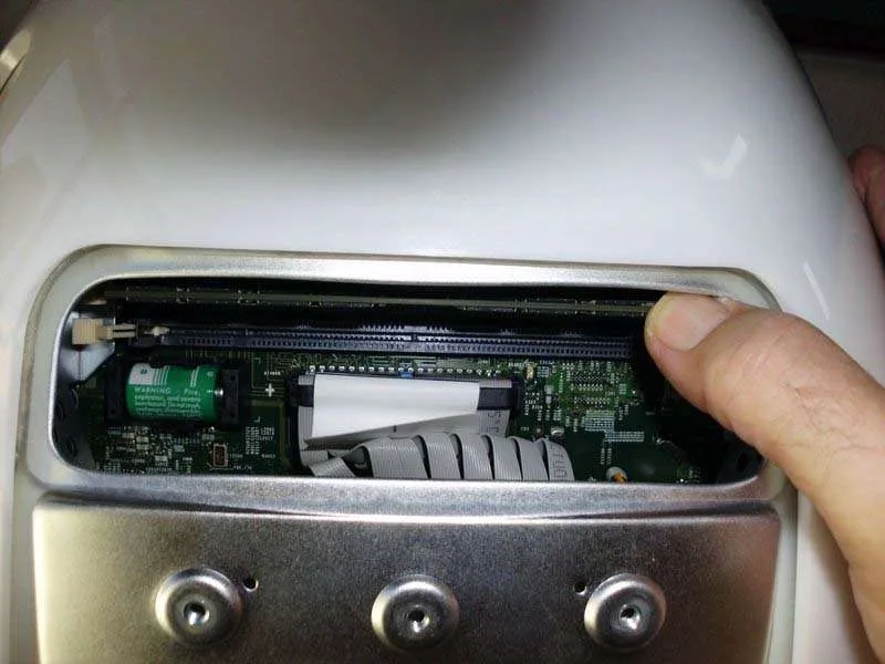 Hướng Dẫn Thay Hoặc Nâng Cấp RAM Cho Máy Tính eMac