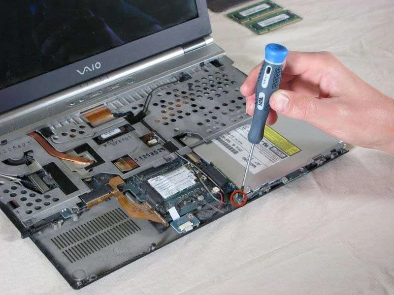 Hướng Dẫn Thay Ổ Đĩa Quang Laptop Sony Vaio VGN-SZ120P Chuẩn 100%