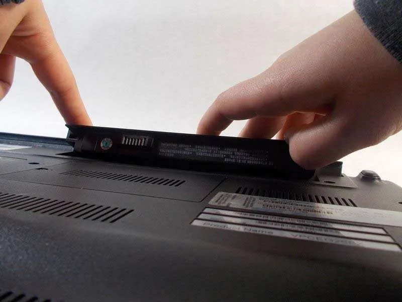 Hướng Dẫn Thay Pin laptop Sony Vaio VPCEG26FX Nhanh Chóng