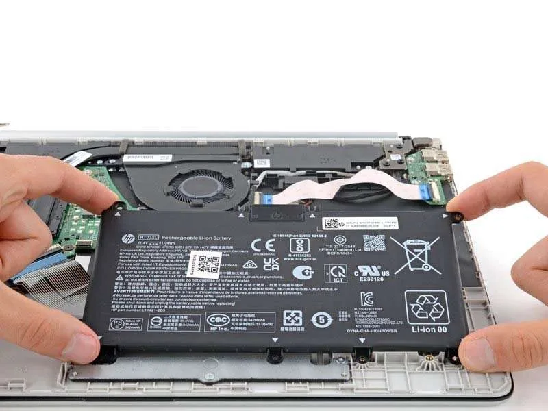 Hướng Dẫn Thay Pin Trên Máy Tính Xách Tay HP 15 Laptop PC