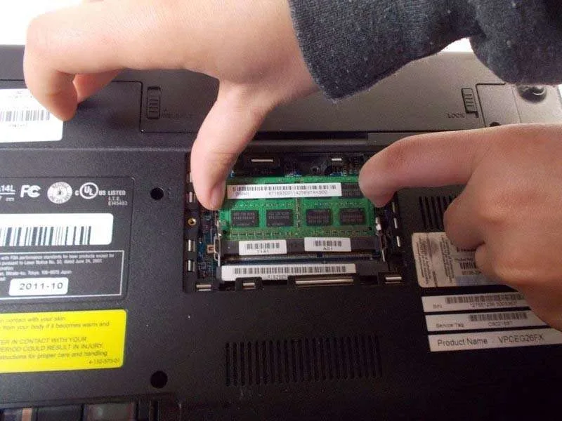 Hướng Dẫn Cách Thay RAM Cho Laptop Sony Vaio VPCEG26FX