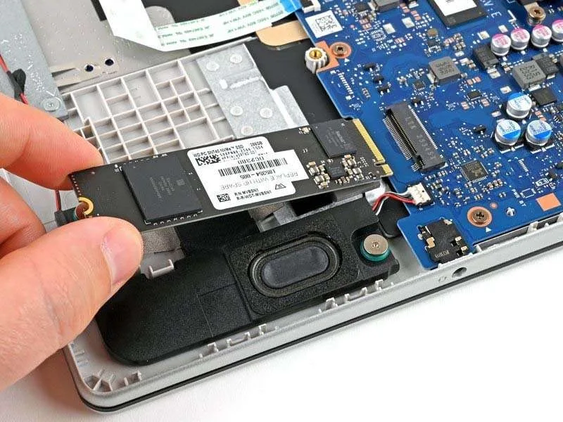 Hướng Dẫn Thay SSD Cho Laptop HP 15-fc0000 Series Đúng Cách