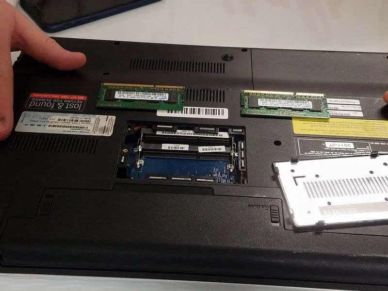 Hướng Dẫn Thay Thanh RAM Cho Laptop Sony Vaio VPCEL17FX