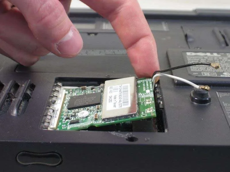 Hướng Dẫn Thay Thẻ Mini-PCI (WiFi) Trên Dell Inspiron 9100