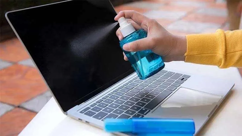 Hướng Dẫn Vệ Sinh Màn Hình, Vỏ Máy Và Bàn Phím Laptop Đúng Cách
