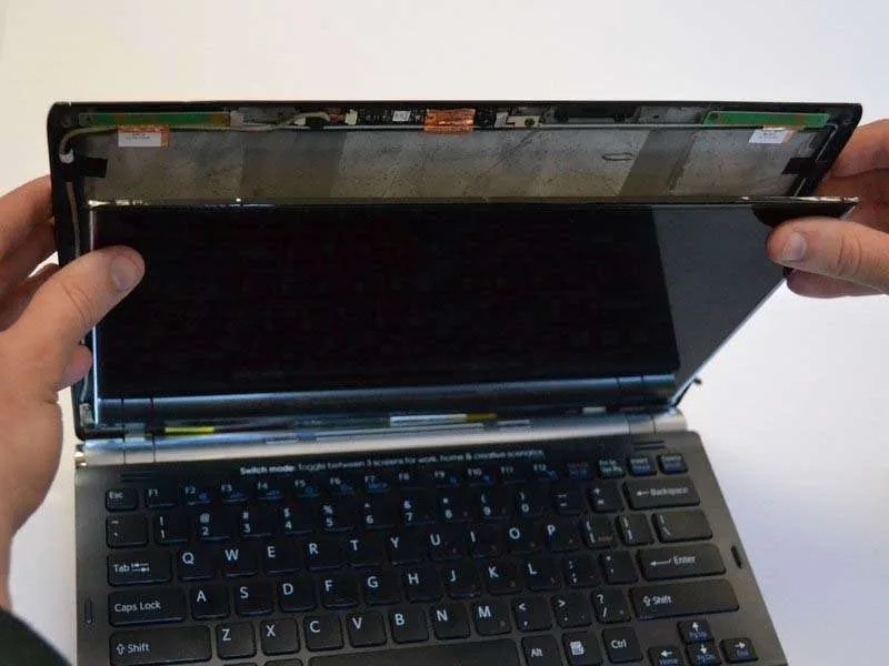 Mẹo Thay Màn Hình Laptop Sony Vaio VGN-SR140E Tại Nhà