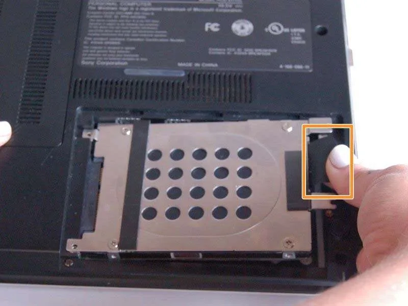 Mẹo Thay Ổ Cứng Sony Vaio VPCCW17FX Như Thợ Chuyên Nghiệp