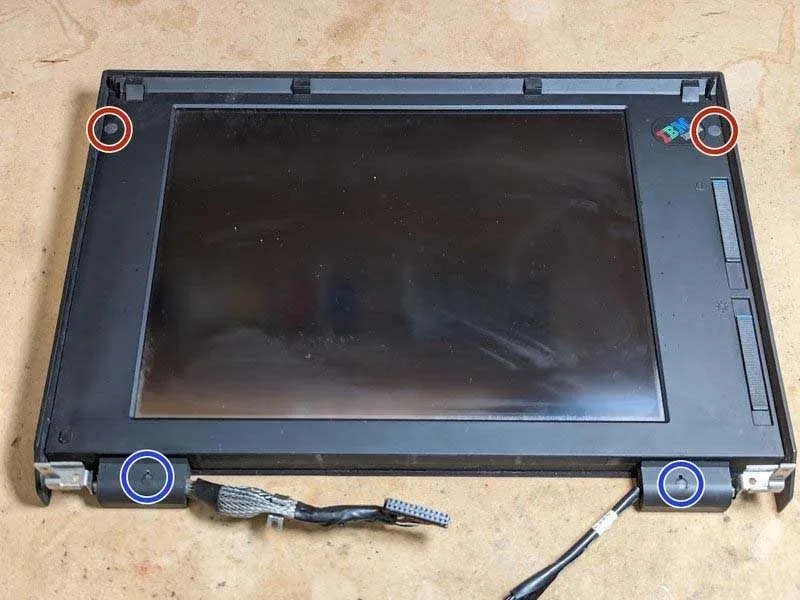 Quy Trình Thực Hiện Các Bước Tháo Rời IBM Thinkpad 700C
