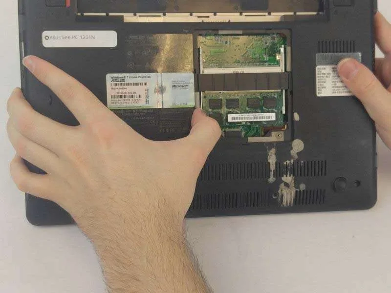 Quy Trình Thay RAM Asus Eee PC 1201N Từ A Đến Z
