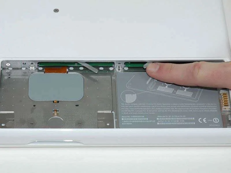 Quy Trình Thay RAM Cho MacBook Core Duo Chuẩn 100%