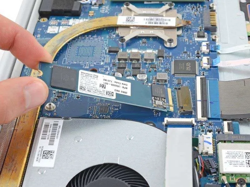 Quy Trình Thay SSD Cho Laptop HP 15-dw Đúng Cách