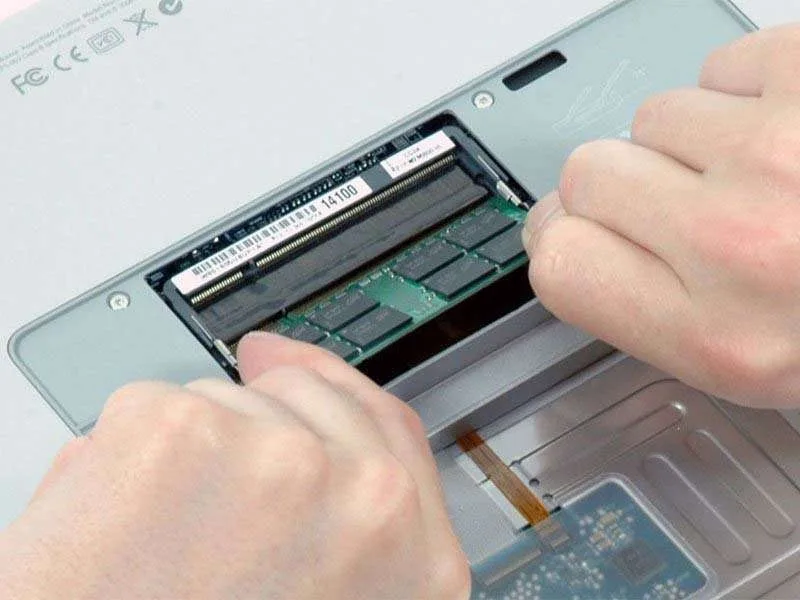 Thay RAM Cho MacBook Pro 17 (Model A1151, A1212, A1229 và A1261)